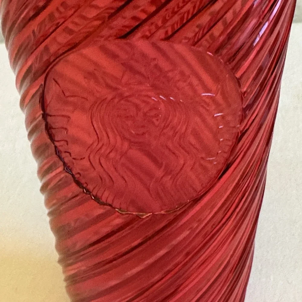 Starbucks Christmas 2021 Red Swirl Stripe Venti Tumbler 24oz‎ Cold Cup No Straw